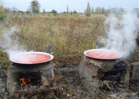 آئین محلی پخت رب گوجه در ارومیه