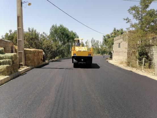 آسفالت ریزی یازده هزار مترمربع از معابر روستای عباس آباد بوکان