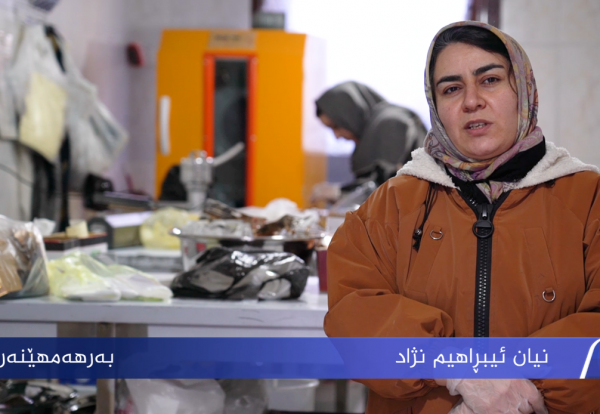  دو خواهر پیرانشهری پس از تلاش فراوان کارگاه محصولات قرص های میوه ای را تاسیس کرده اند. 