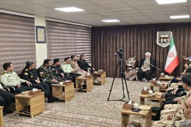 سنندج- نماینده ولی‌فقیه در کردستان با اشاره به مسئولیت سنگین نیروهای انتظامی و مرزبانی گفت: امنیت‌آفرینی نیروی انتظامی جلوه‌ای از خدمت به مردم است.