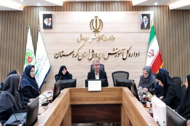 سنندج- مدیرکل آموزش و پرورش کردستان با تأکید بر لزوم تقویت جایگاه بانوان در ساختار اداری گفت: حمایت از بانوان بر پایه عدالت، شایسته‌سالاری و استفاده از ظرفیت‌های انسانی دنبال می‌شود.