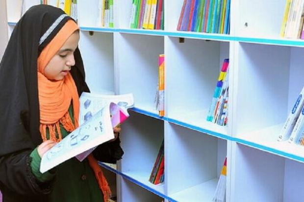 برخی از نویسندگان کتاب کودک و نوجوان بر این باورند از دهه ۱۳۹۰ به بعد به دلیل نوع سیاستگزاری و تحریم‌های اقتصادی، بازار کتاب کودک و نوجوان از رونق افتاده و به جای آن، بازار برخی از کتاب‌های ترجمه که از آنها با عنوان کتاب‌های سوپرمارکتی یاد می‌شود، داغ‌تر شده است.