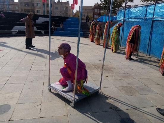 حضور بانوان در پانزدهمین جشنواره تئاتر خیابانی مریوان